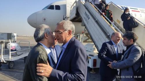 وزیر بهداشت برای بازدید از مناطق عملیاتی راهیان نور وارد اهواز شد